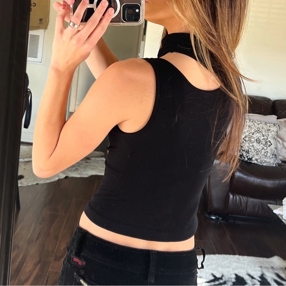 Cutout Ribbed Tank - Picture 4 of 4